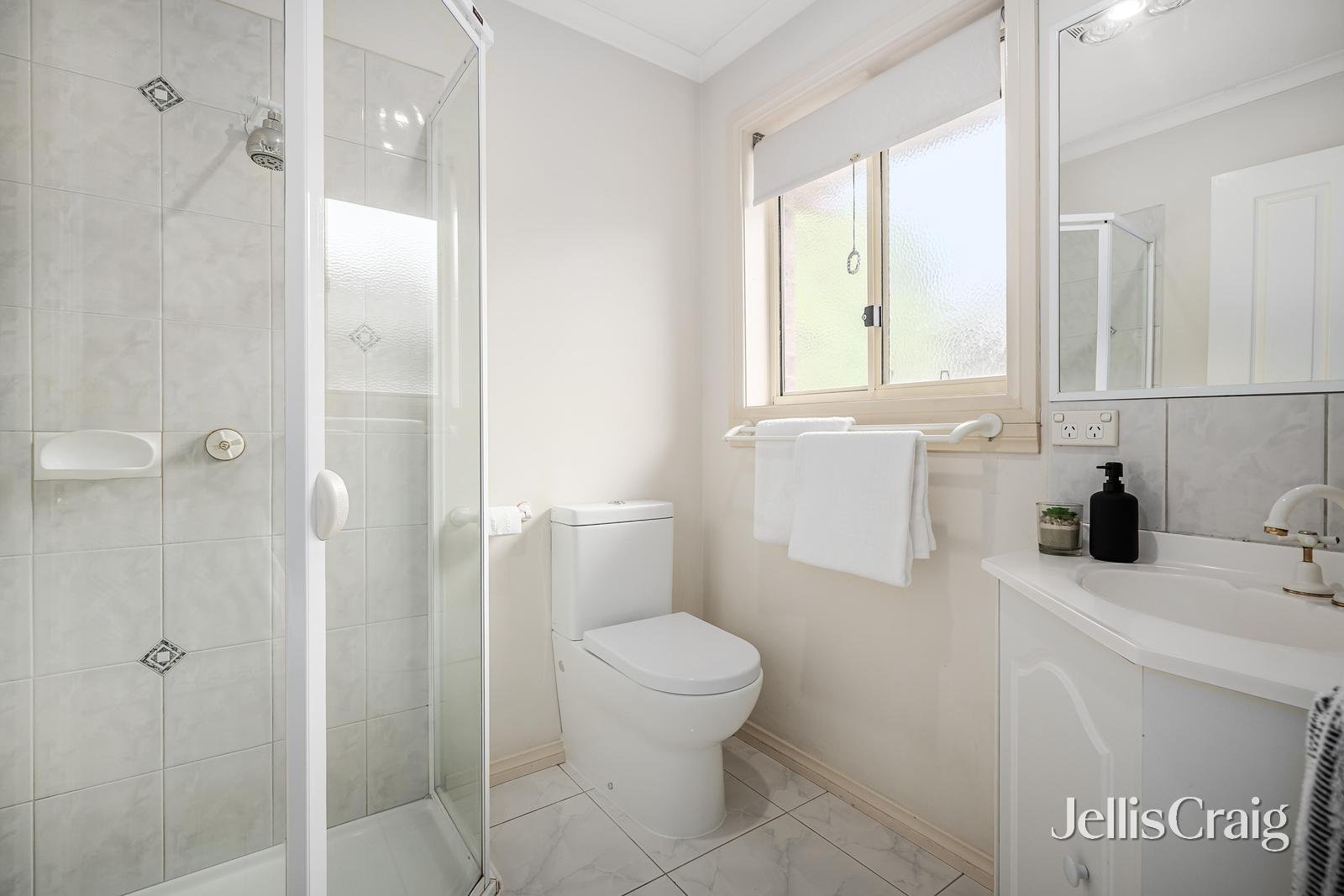 1/44 Irving Street, Mount Waverley image 7