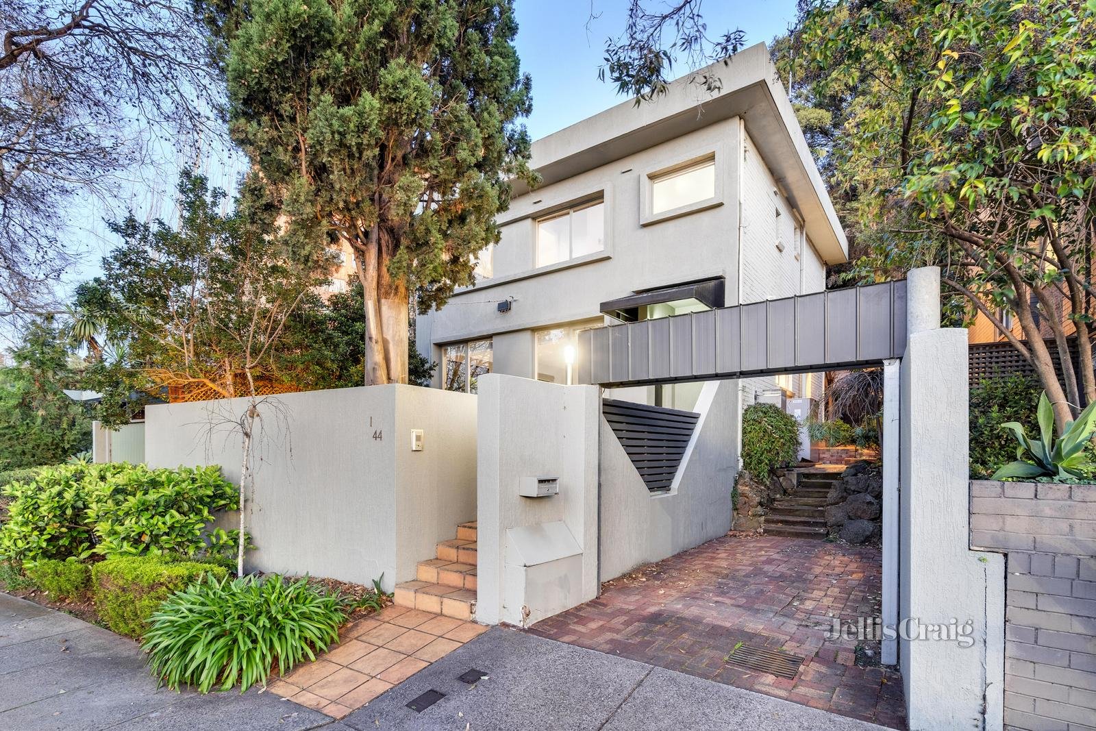 1/44 Lansell Road, Toorak image 1