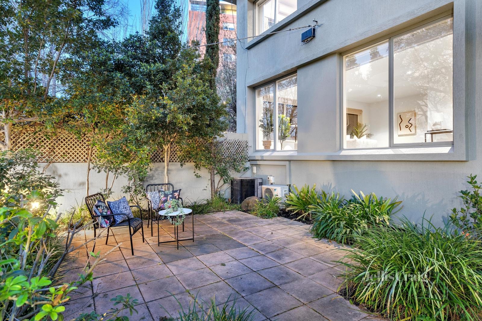 1/44 Lansell Road, Toorak image 2