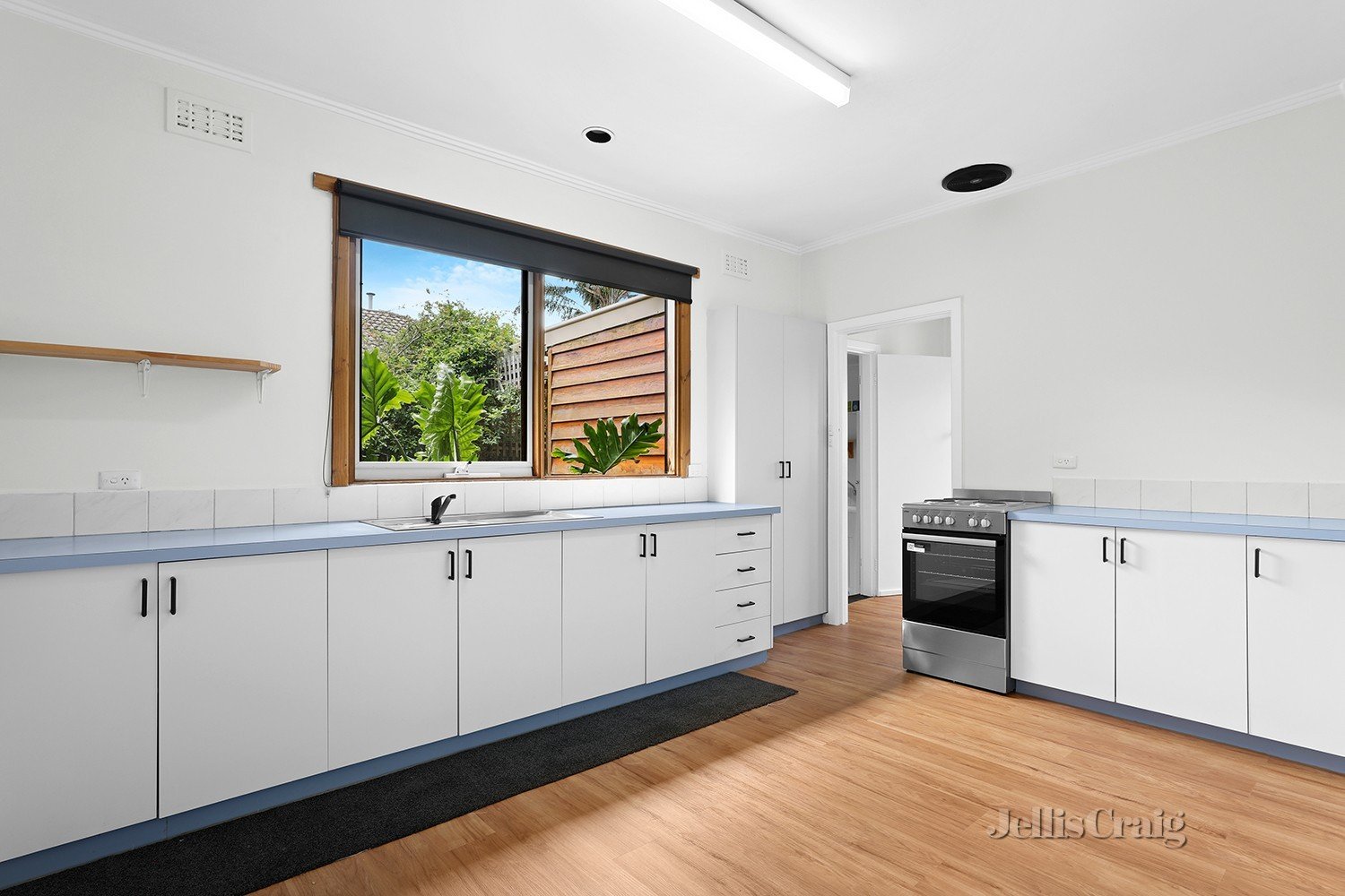 1/44 Riviera Street, Mentone image 3