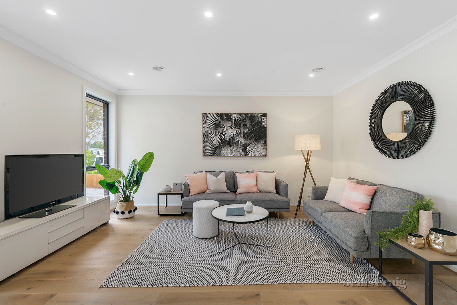 1/443 Waverley Road, Mount Waverley image 2