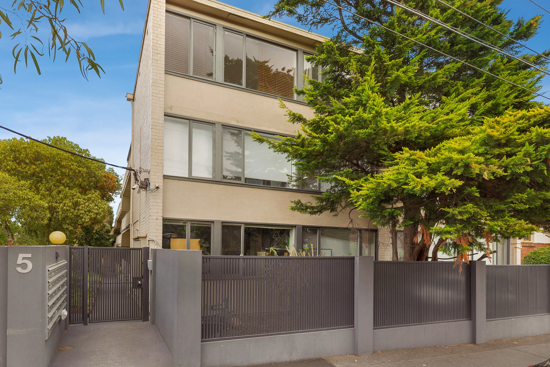 Property Gallery Thumbnail 2
