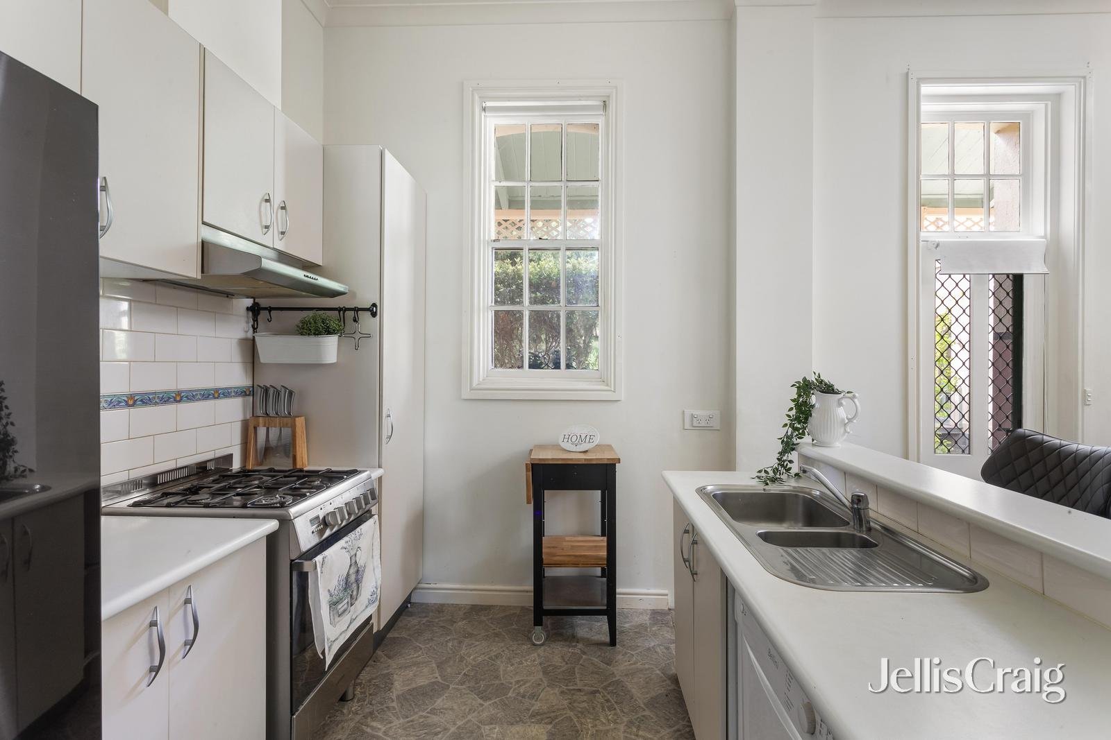 145 Wiltshire Drive, Kew image 2