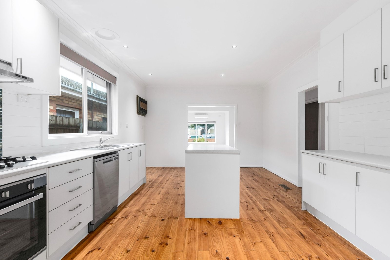 Property Gallery Thumbnail 6