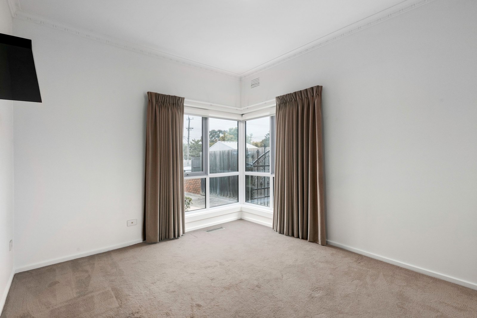 Property Gallery Thumbnail 8