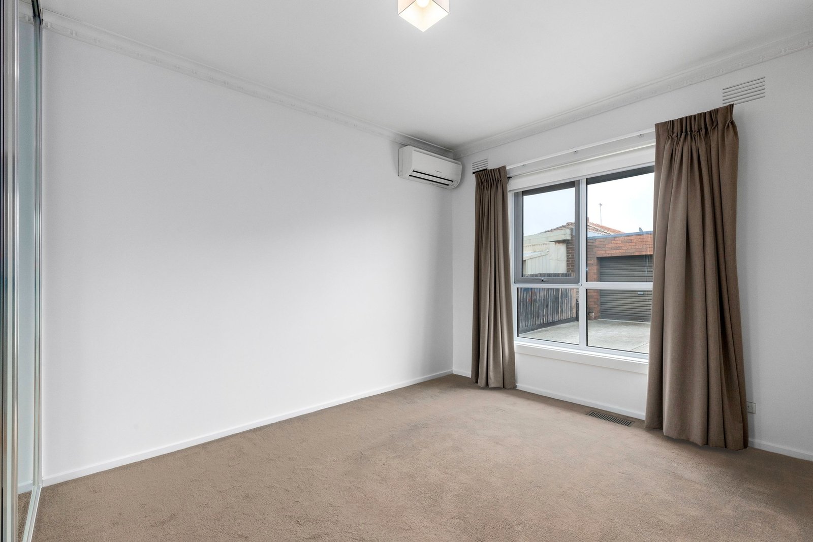 Property Gallery Thumbnail 11