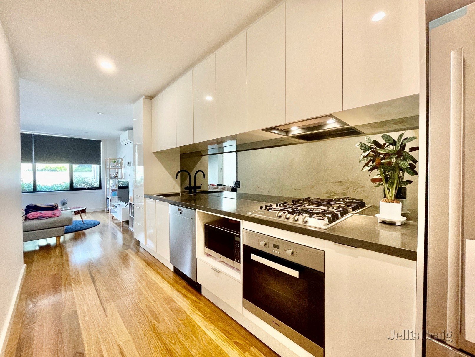 1/46 Barkly Place, Heidelberg image 3