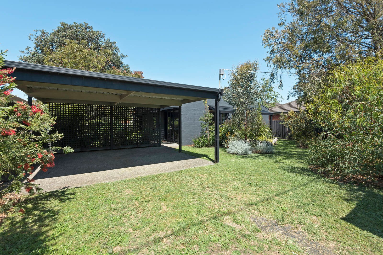 Property Gallery Thumbnail 12