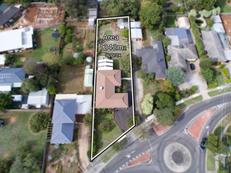 146 Hayrick Lane, Mooroolbark image 2