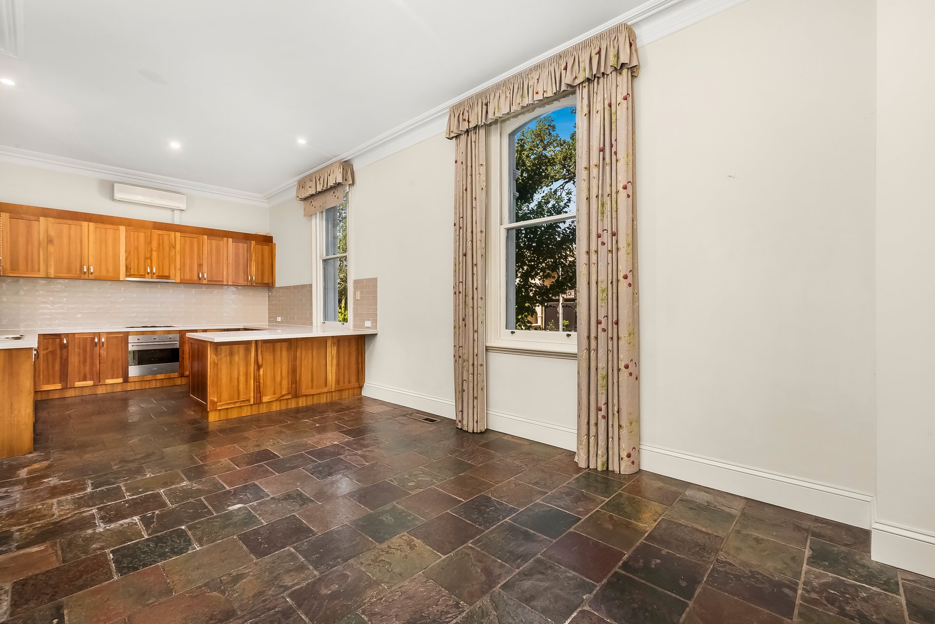 Property Gallery Thumbnail 3