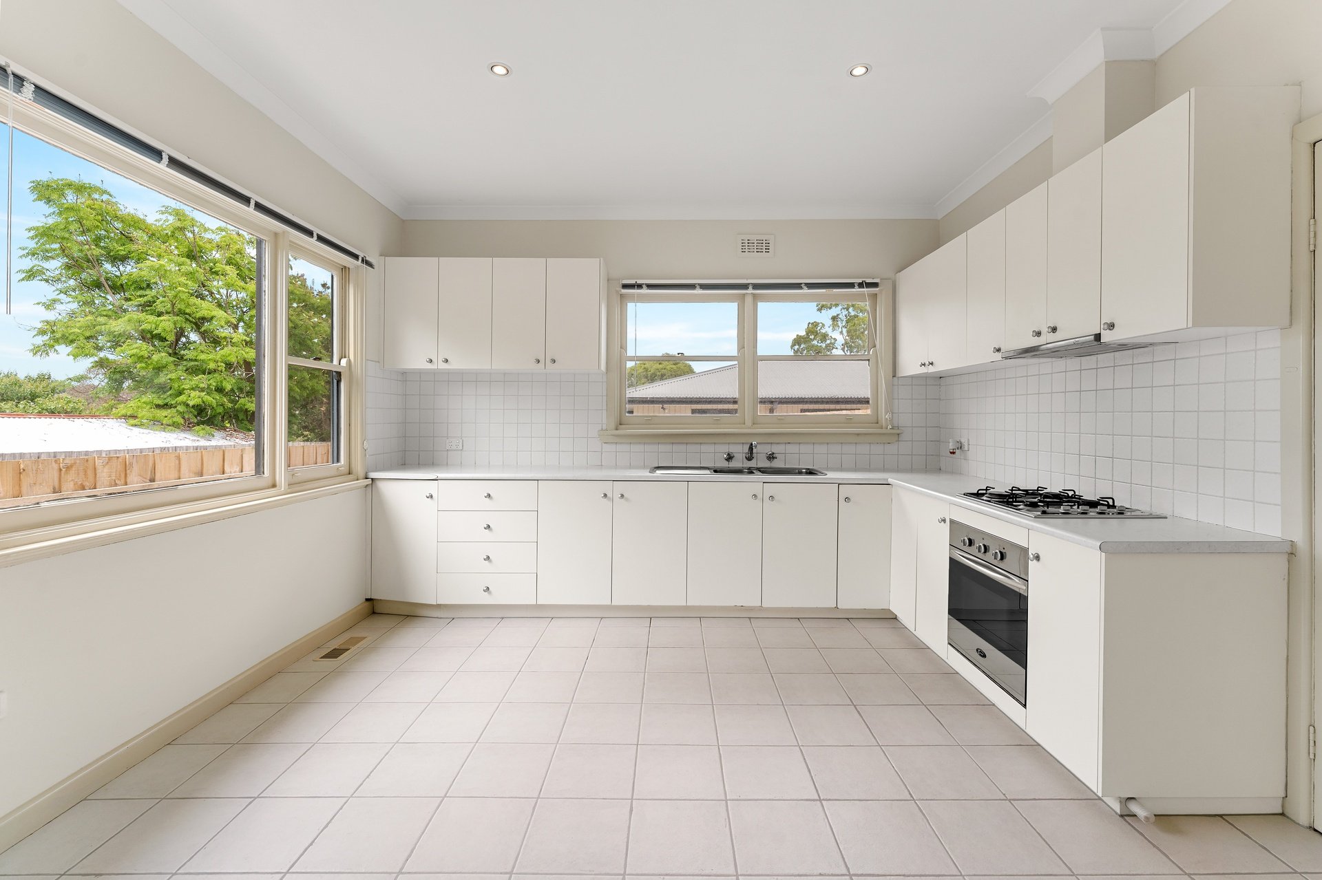 1/46 Sherlock Road, Croydon image 3