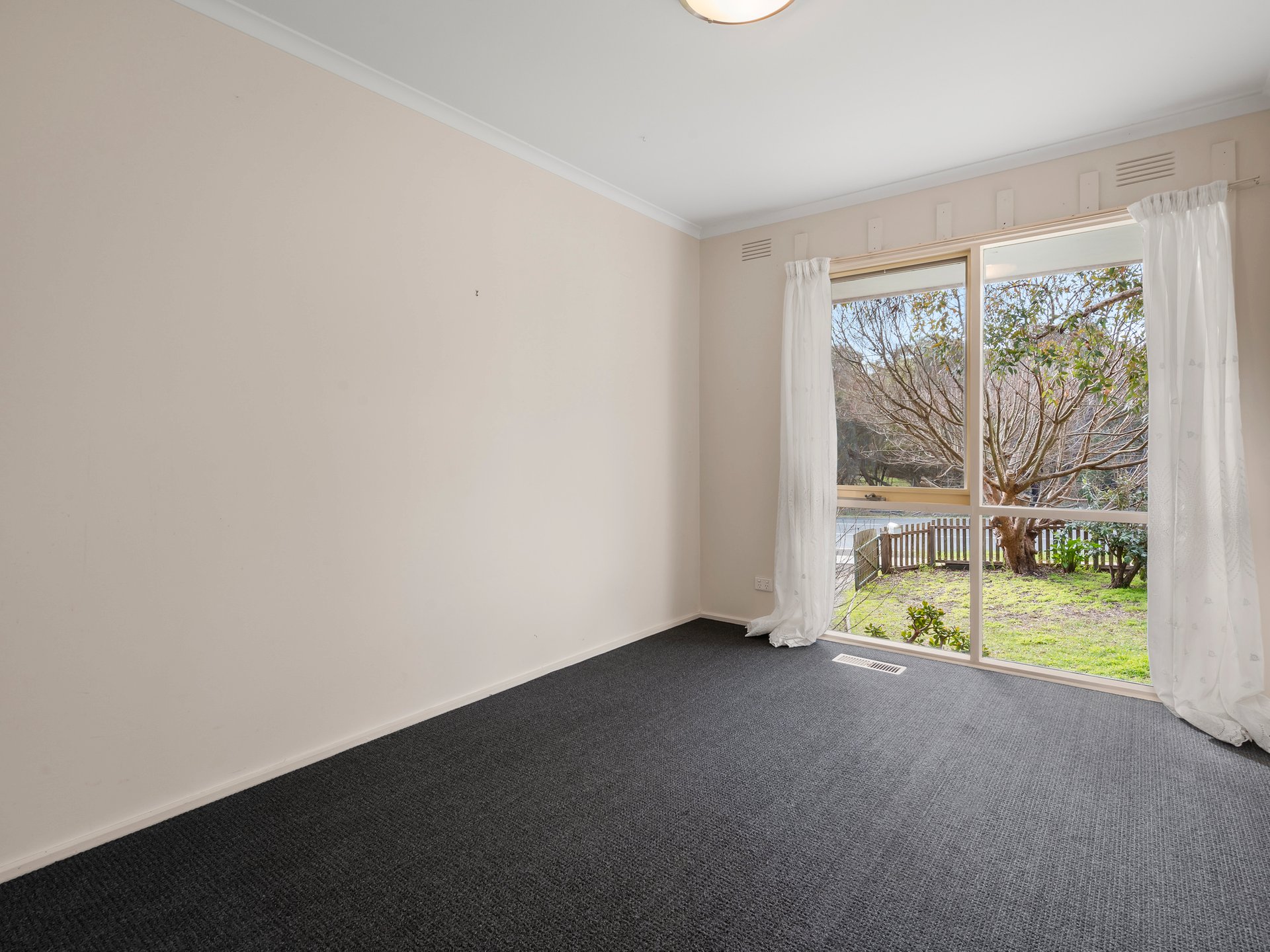 Property Gallery Thumbnail 6