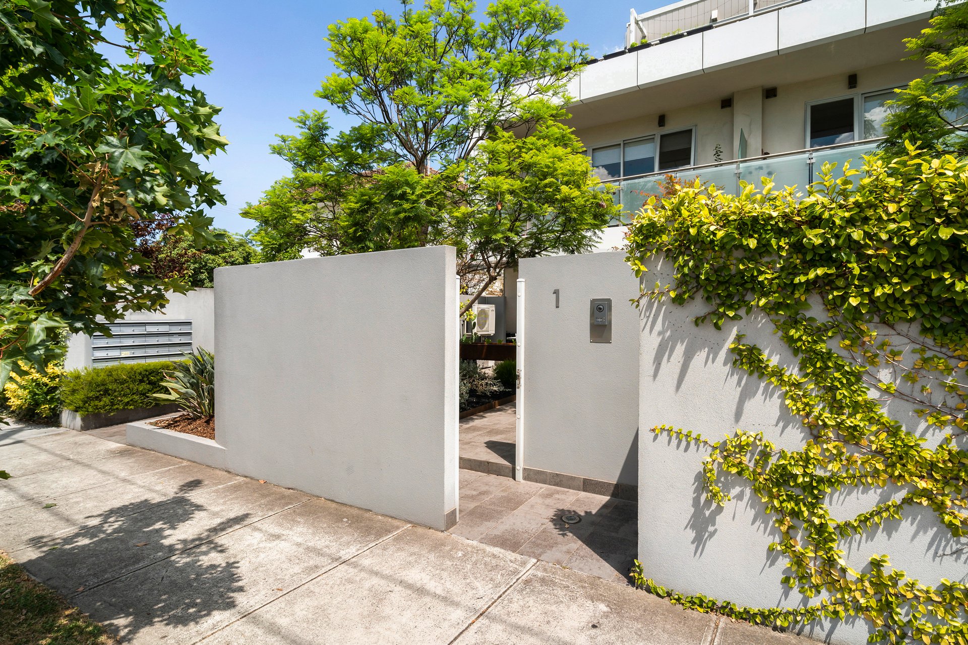 Property Gallery Thumbnail 11