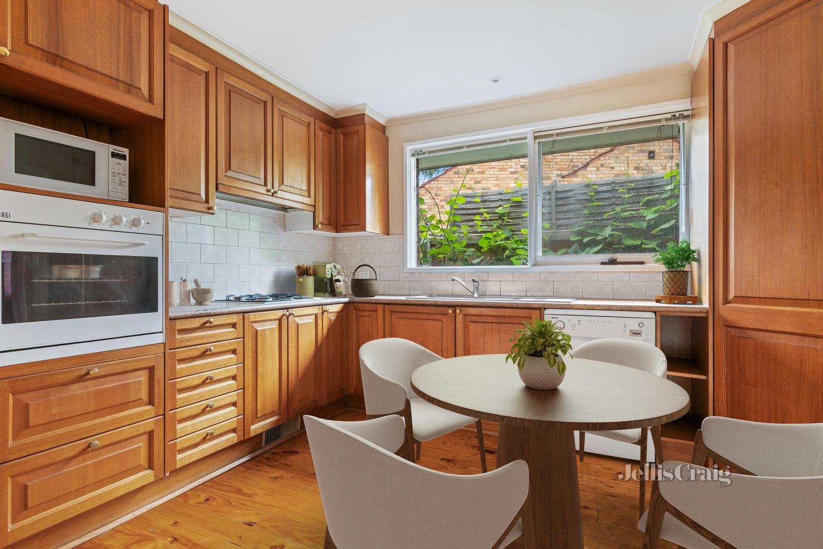 1/467 Pascoe Vale Road, Strathmore image 3
