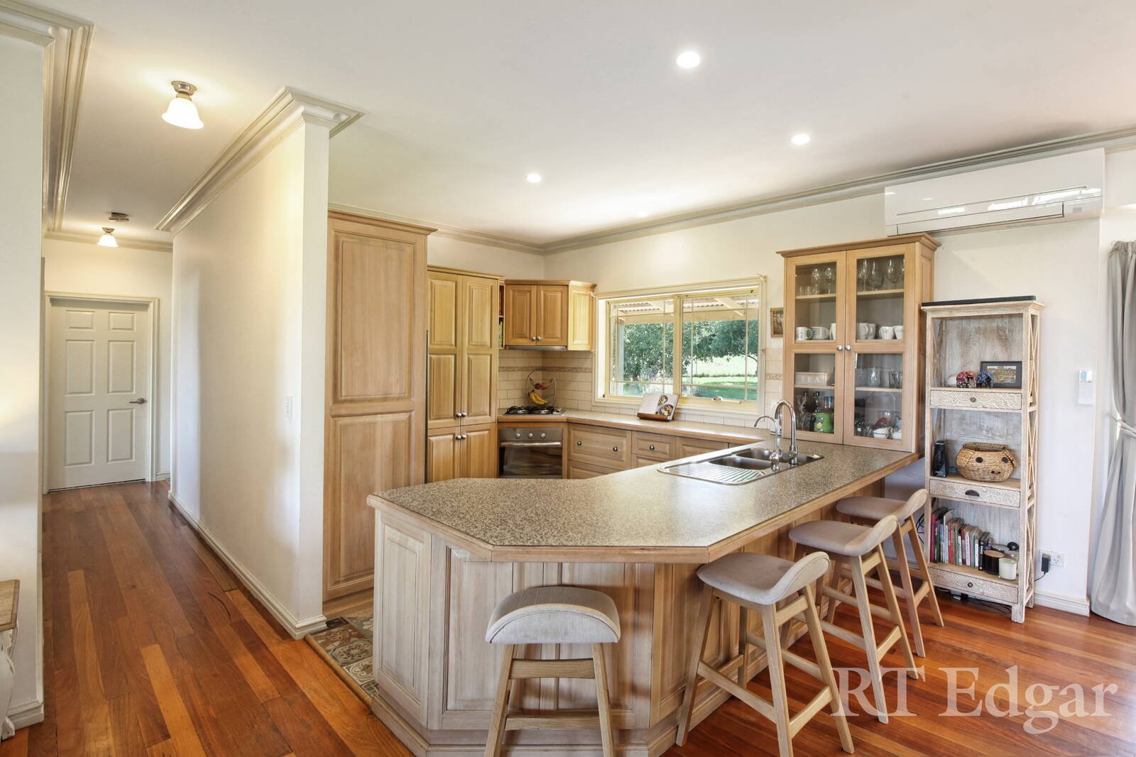 Property Gallery Thumbnail 6
