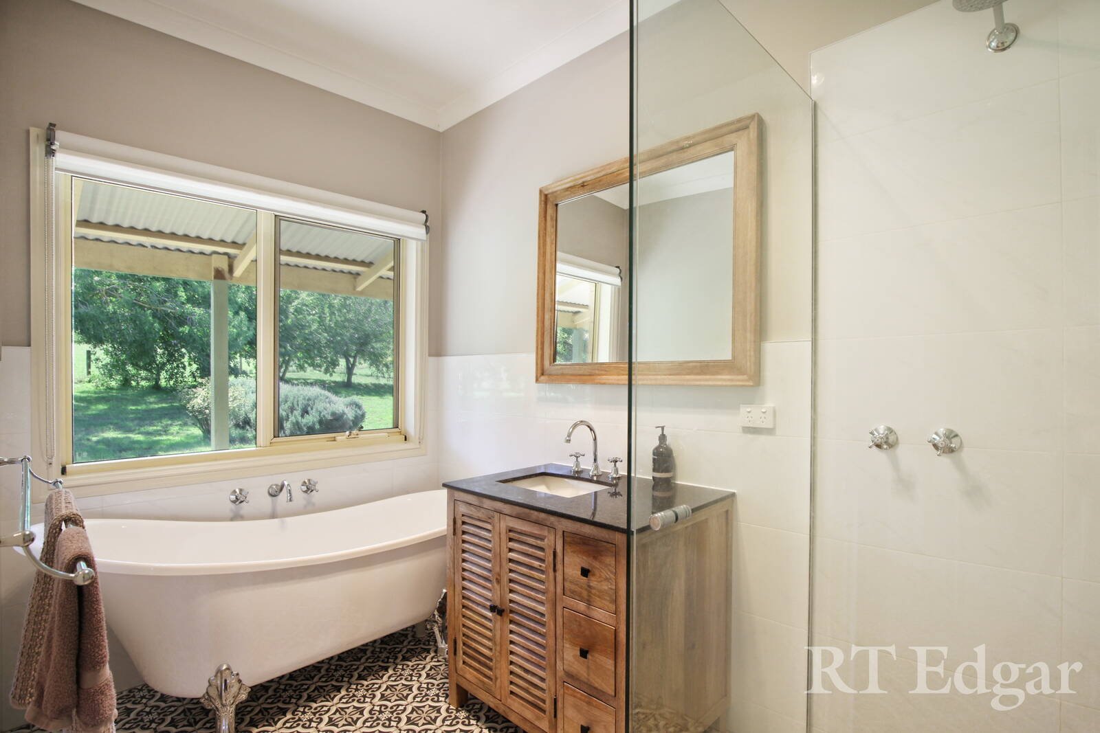 Property Gallery Thumbnail 12