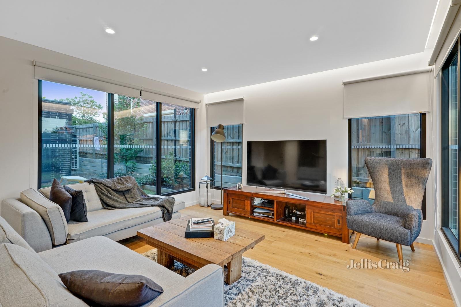 1/47 Darbyshire Road, Mount Waverley image 2