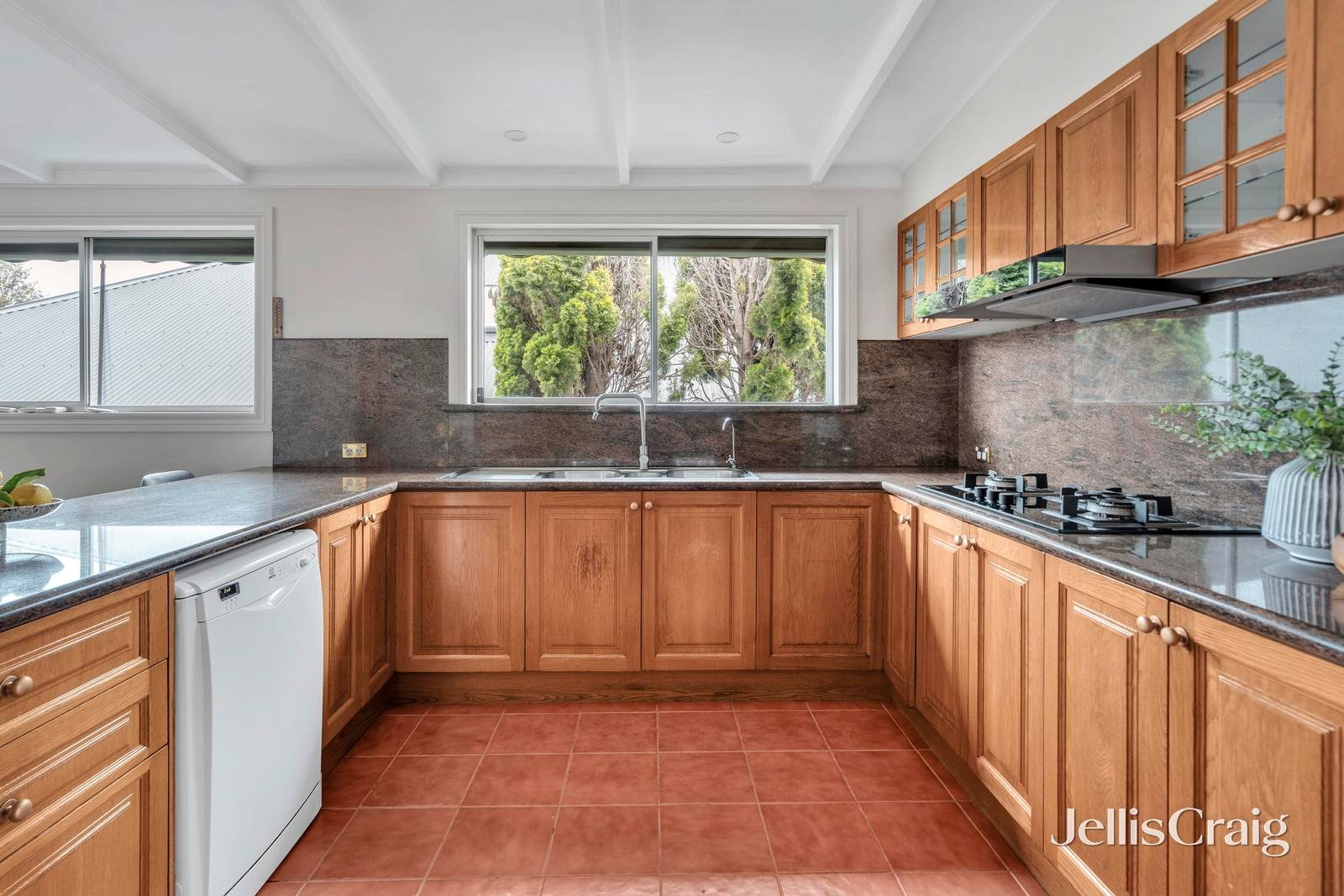 147 Essex Street, Pascoe Vale image 4