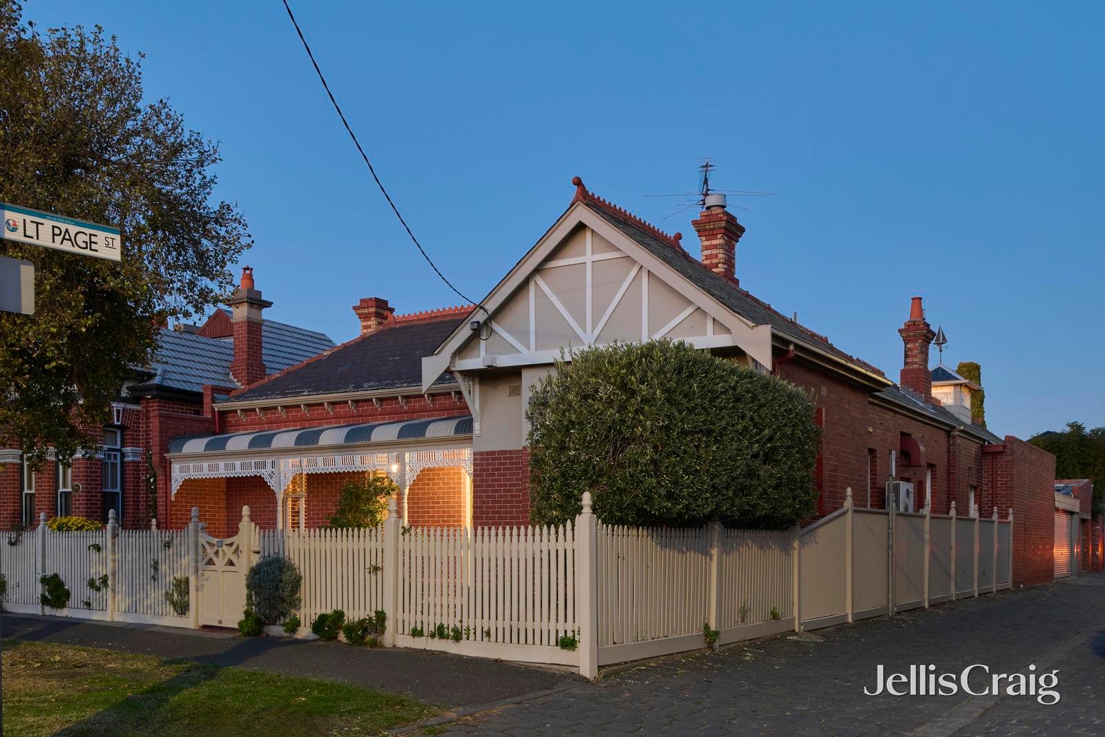 147 Kerferd Road, Albert Park image 2