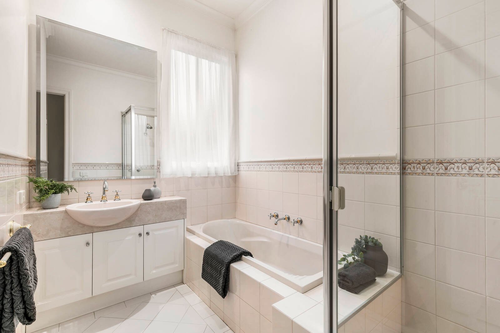 Property Gallery Thumbnail 9