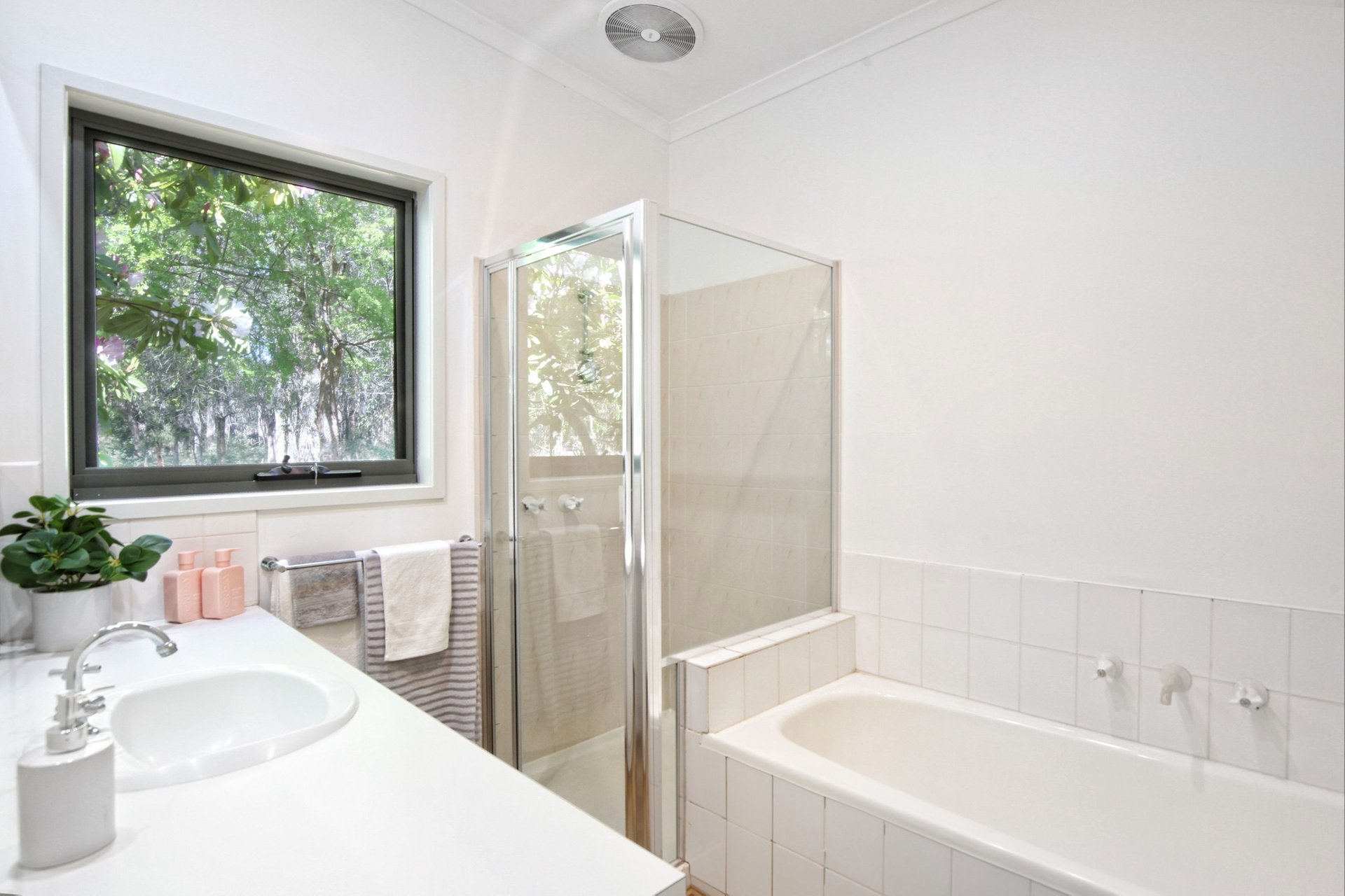 Property Gallery Thumbnail 12