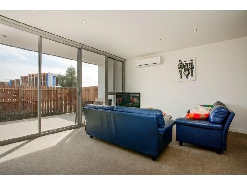 1/48 Eucalptus Drive, Maidstone image 4