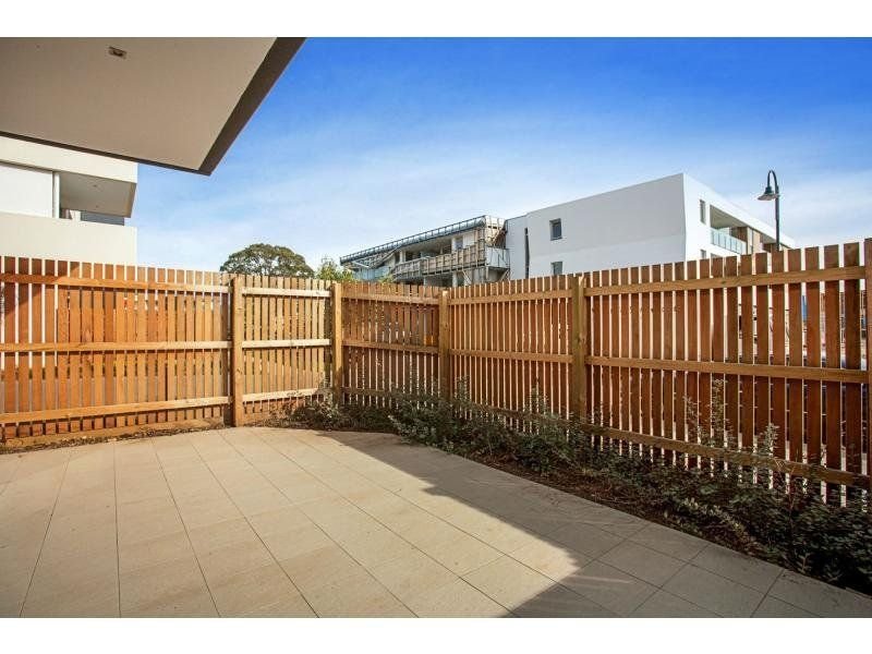 1/48 Eucalptus Drive, Maidstone image 6