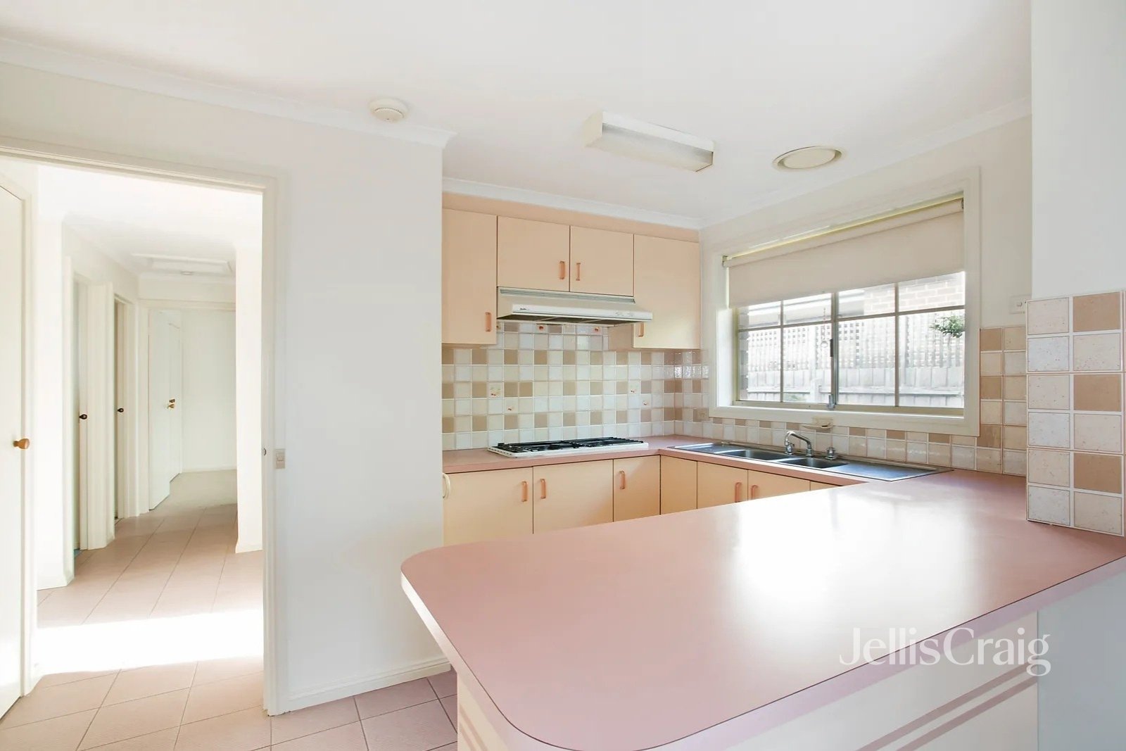 1/48 Hillside Avenue, Rosanna image 2