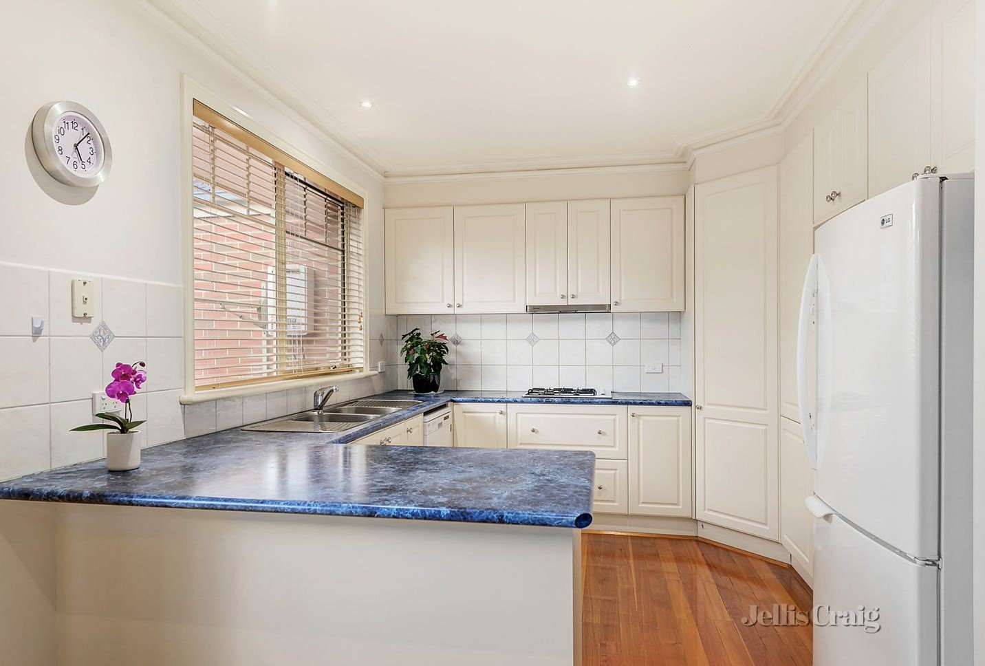 1/48 Marianne Way, Mount Waverley image 5