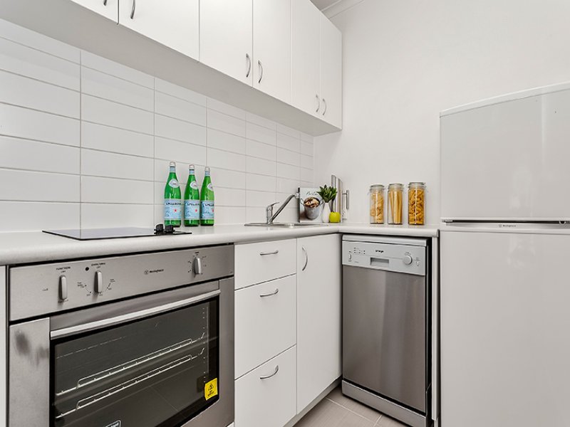 14/8 Robert Street, Elwood image 2