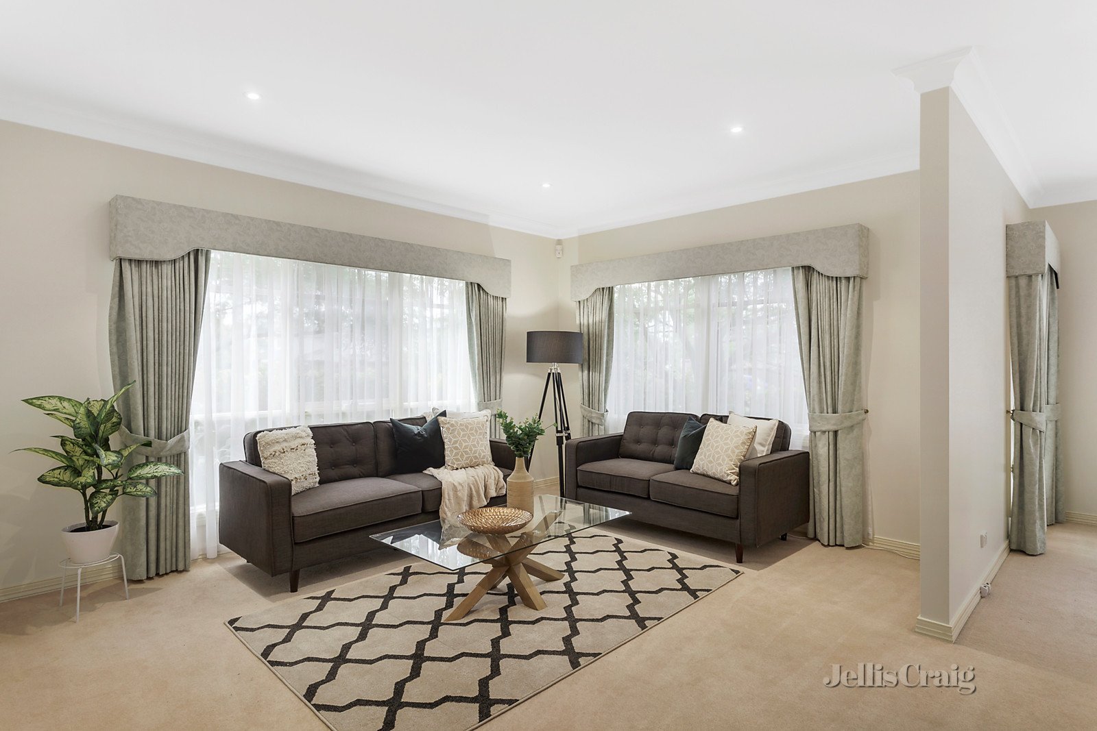 1/48 Wadham Parade, Mount Waverley image 2