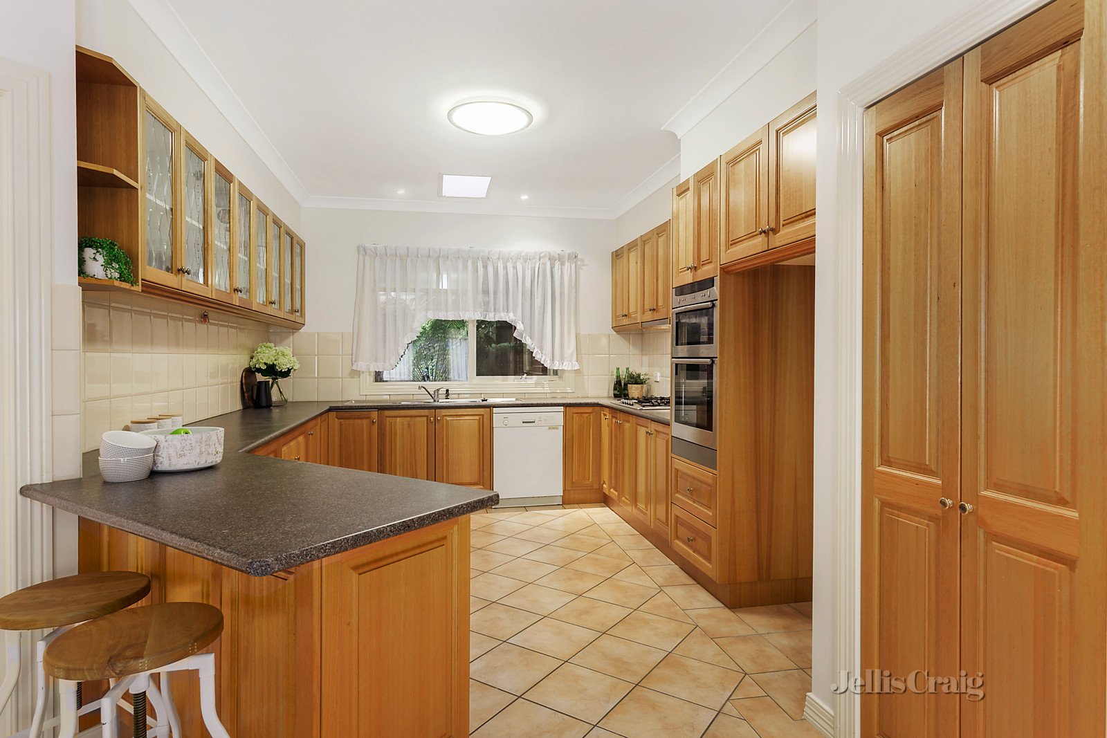 1/48 Wadham Parade, Mount Waverley image 5