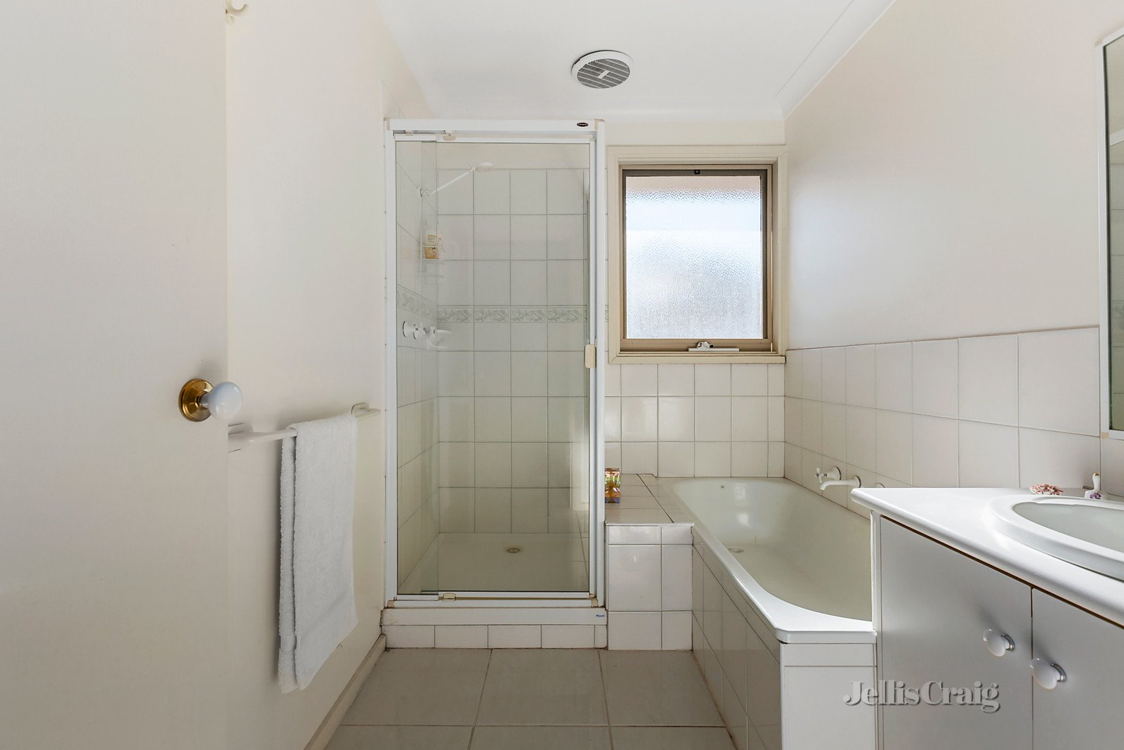 1/49 Banool Quadrant, Doncaster East image 8