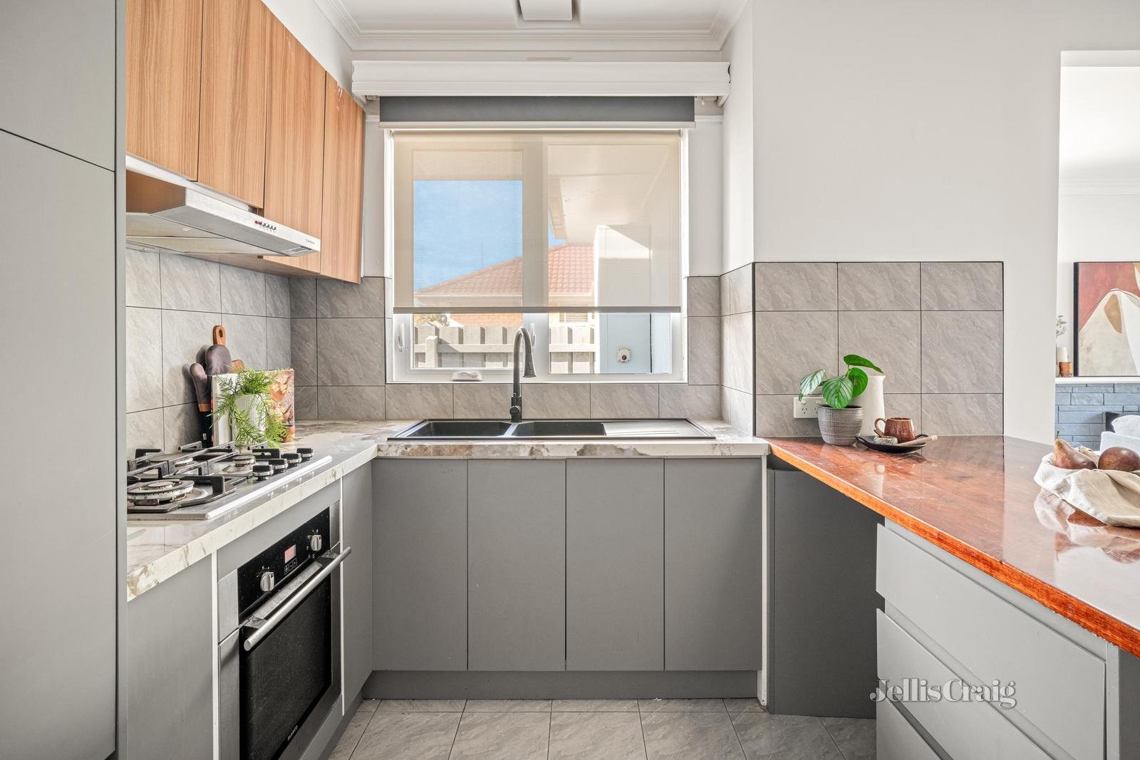 1/49 Centre Dandenong Road, Cheltenham image 5