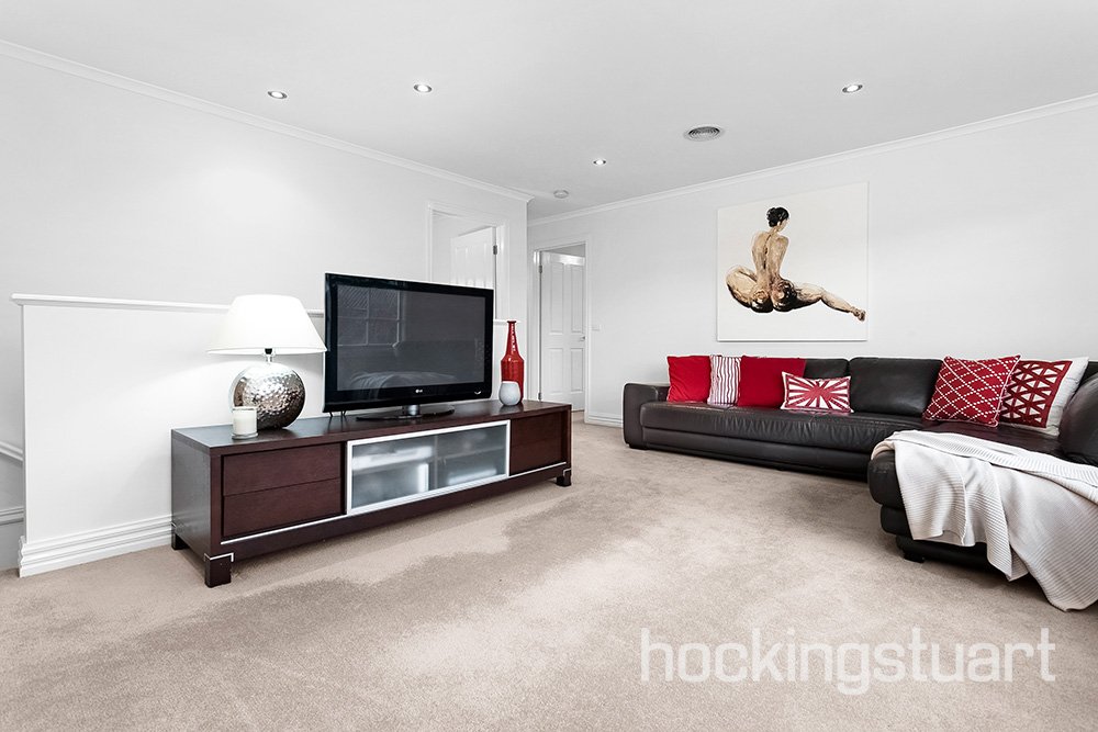 1/49 Kawarren Street, Balwyn North image 3