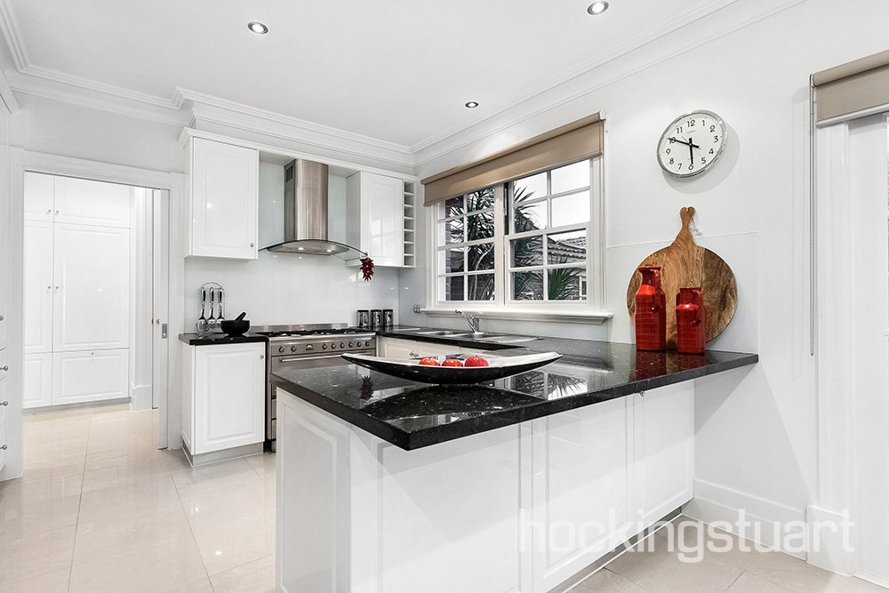 1/49 Kawarren Street, Balwyn North image 4