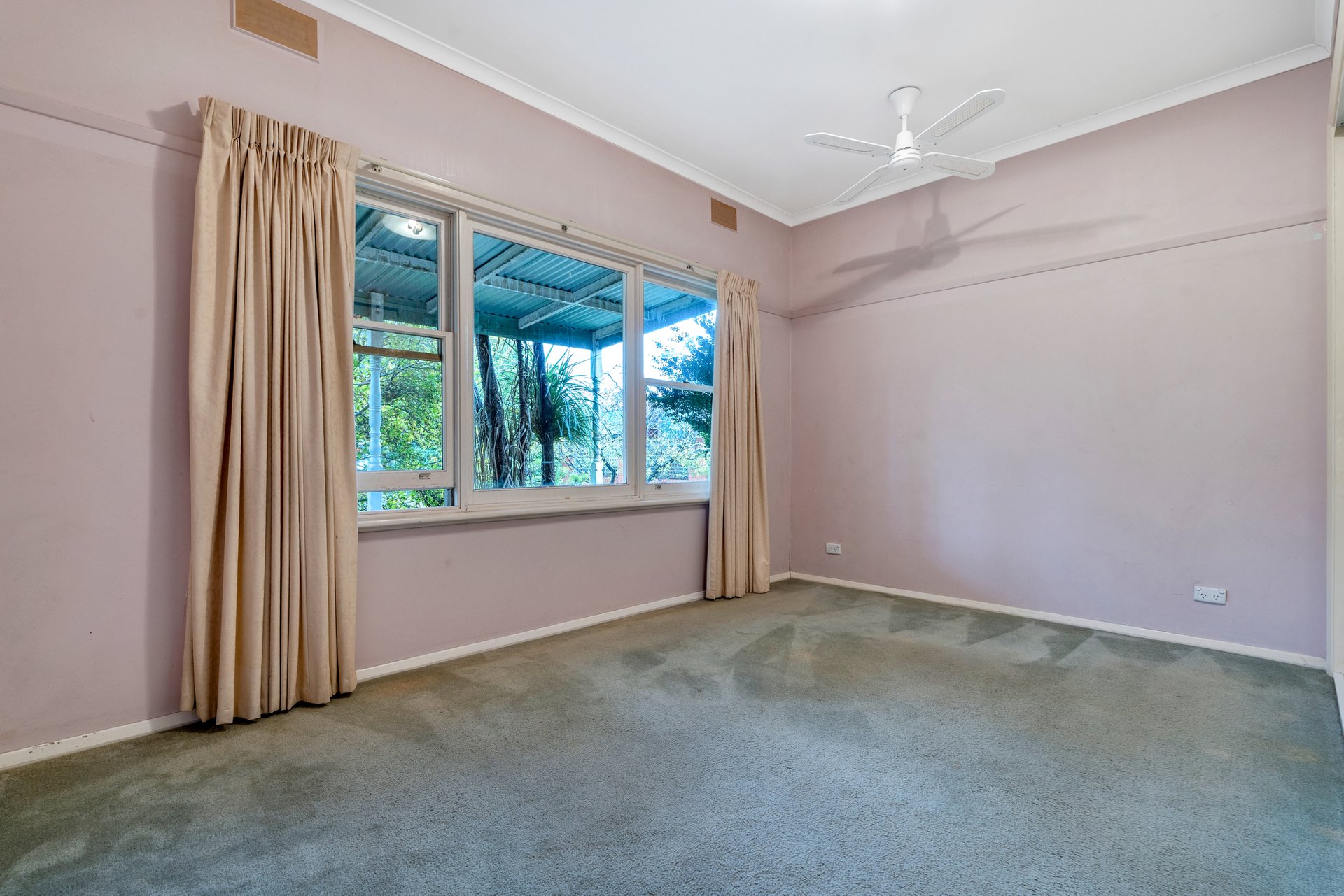 Property Gallery Thumbnail 14