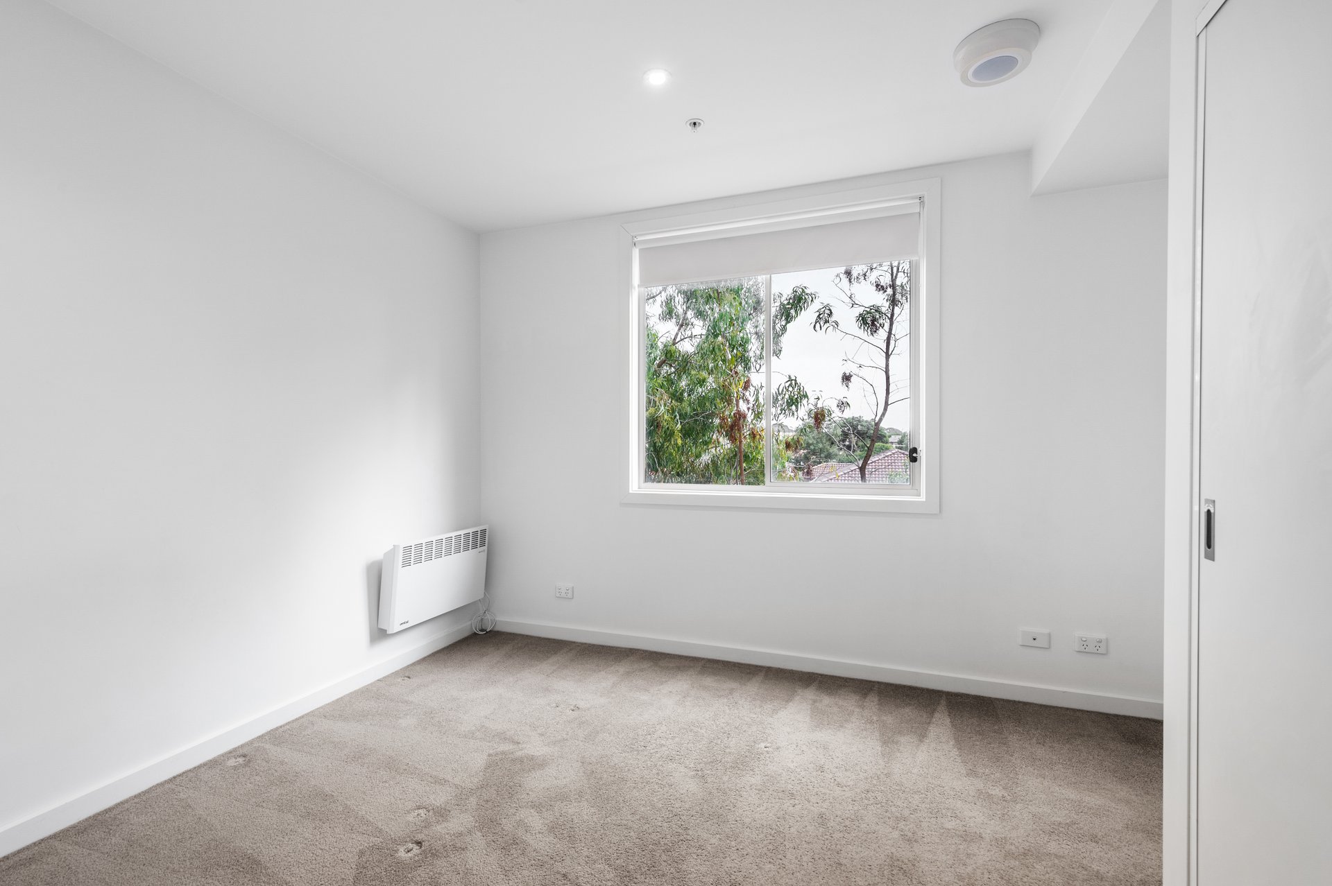 14/98-100 Carrington Road, Box Hill image 3