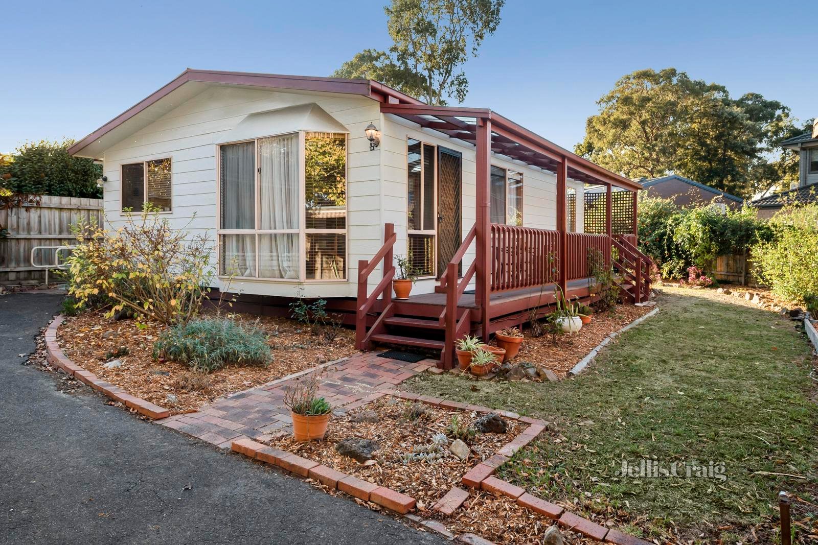 14A Clement Crescent, Croydon image 1