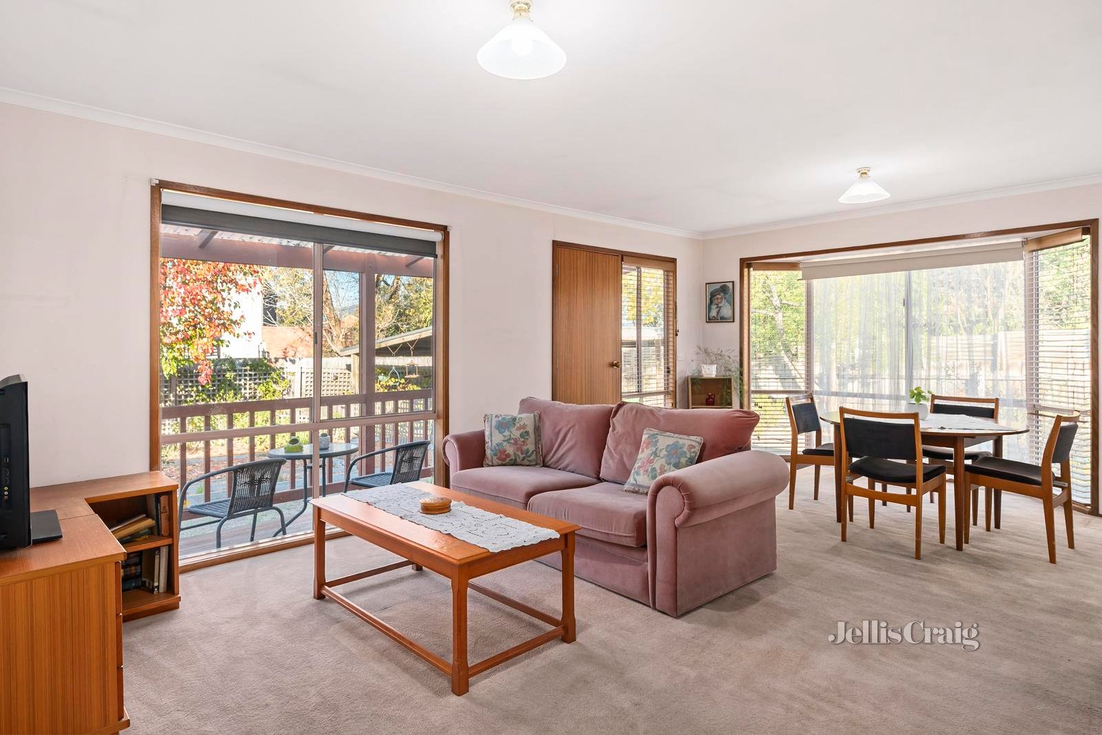 14A Clement Crescent, Croydon image 2