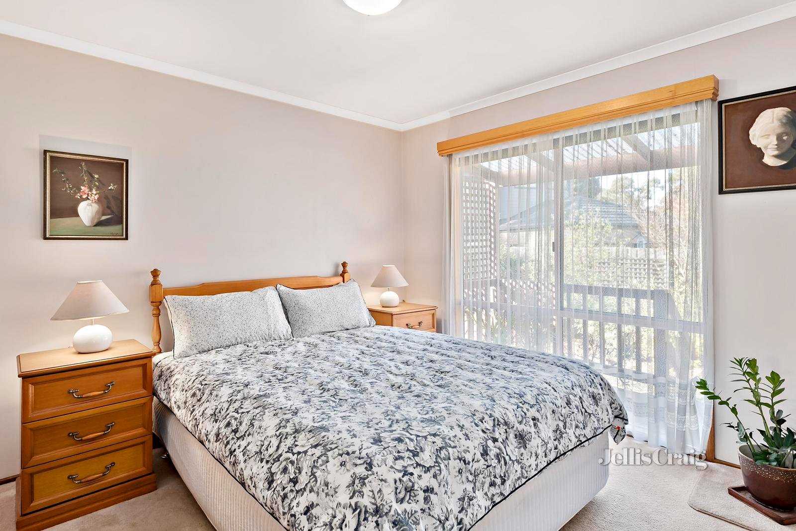 14A Clement Crescent, Croydon image 3