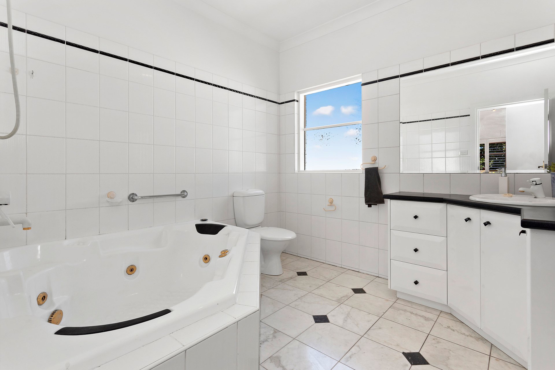 Property Gallery Thumbnail 7