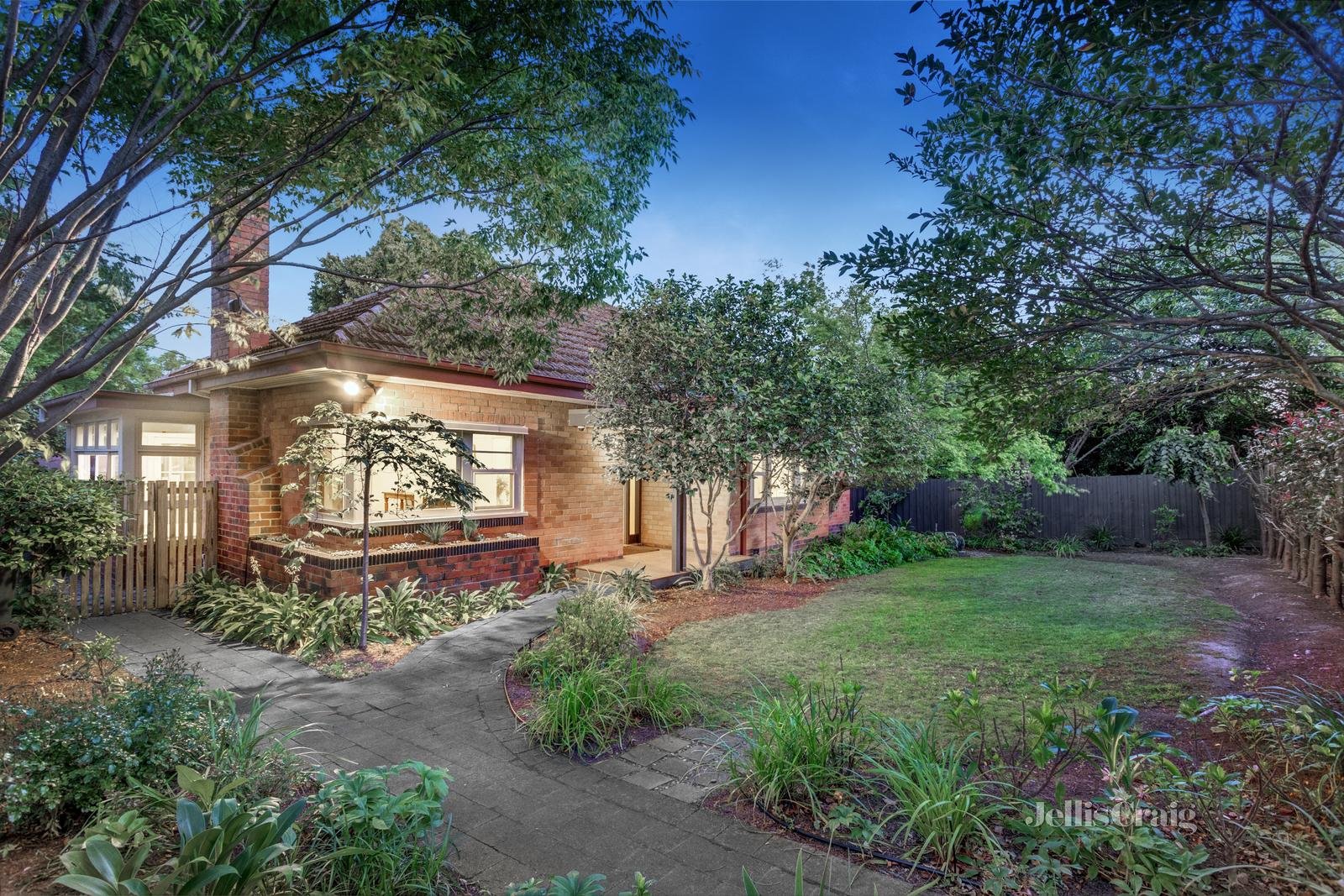 14A Rostrevor Parade, Mont Albert - Print Image 1