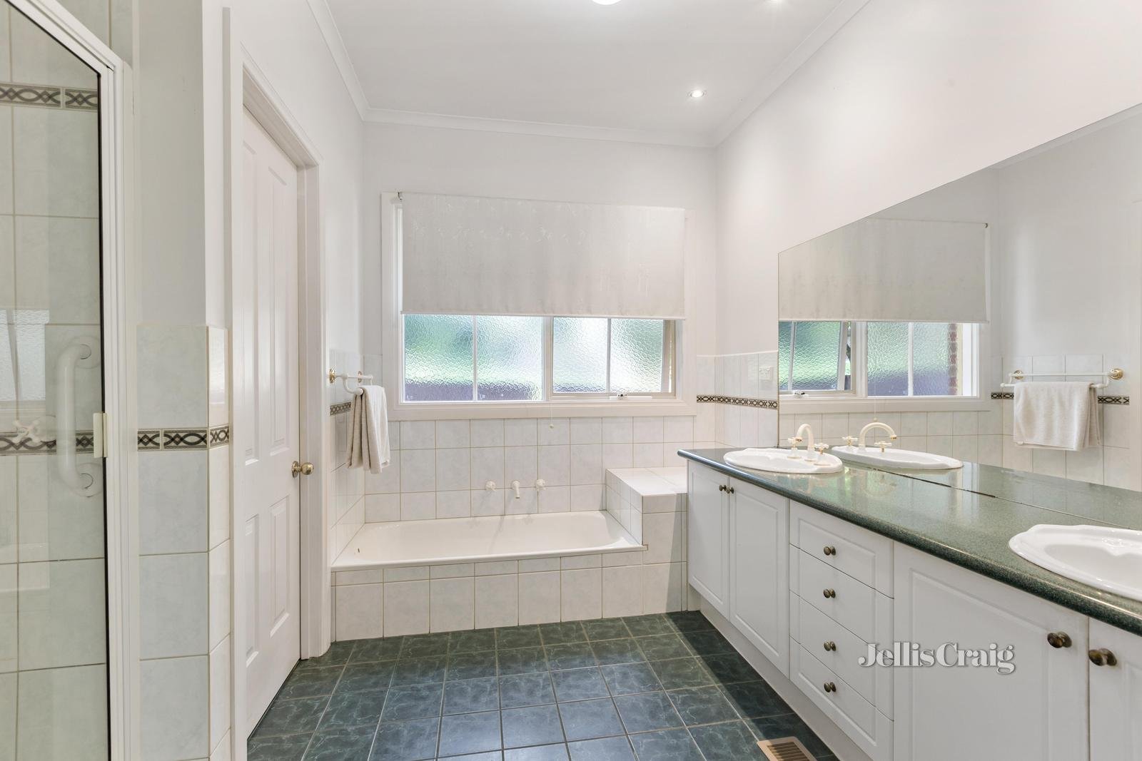 14A Wolseley Crescent, Blackburn image 9