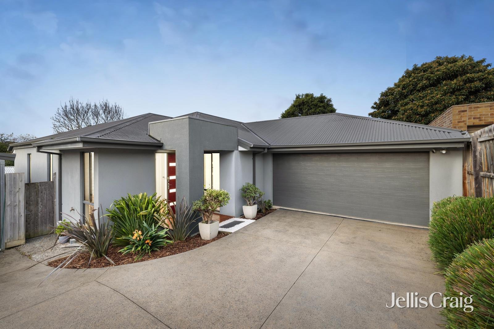 14a Zina Grove, Mooroolbark image 1