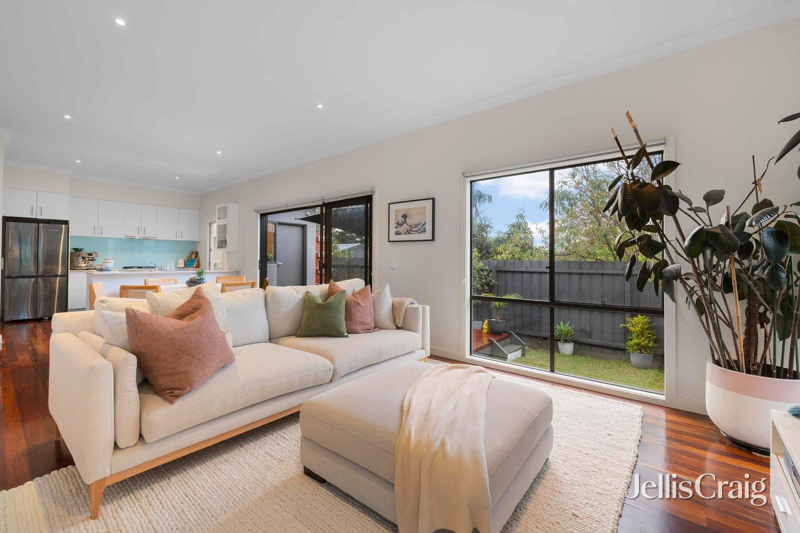 14a Zina Grove, Mooroolbark image 3