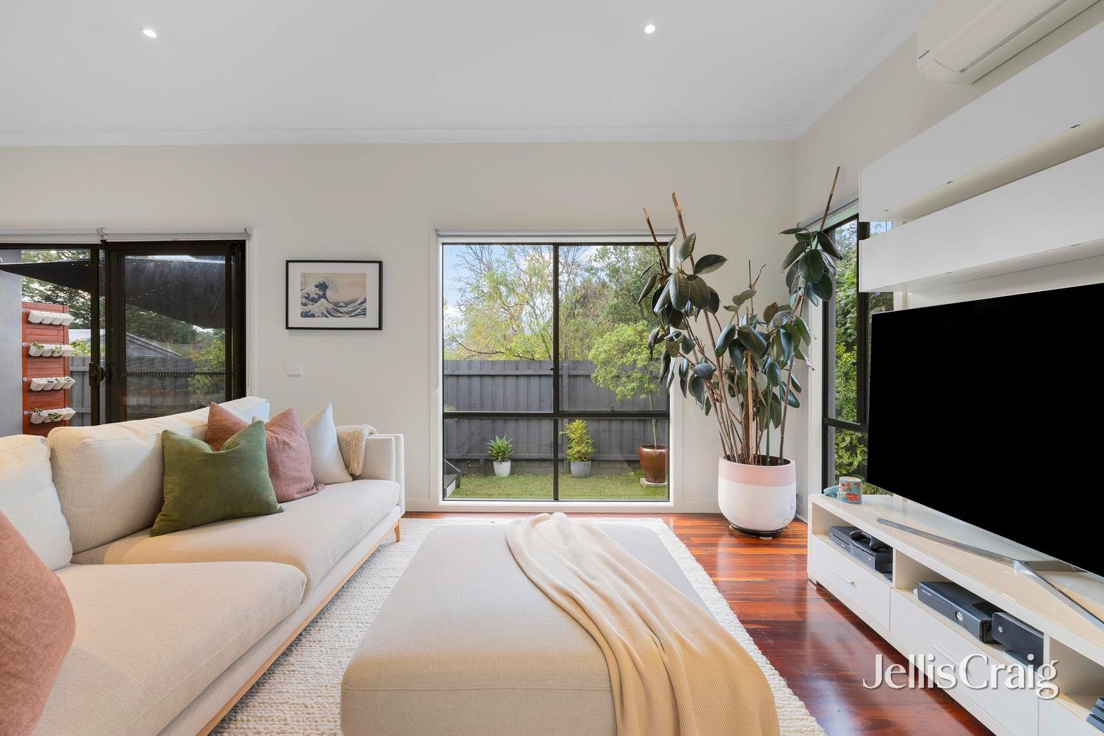 14a Zina Grove, Mooroolbark image 4