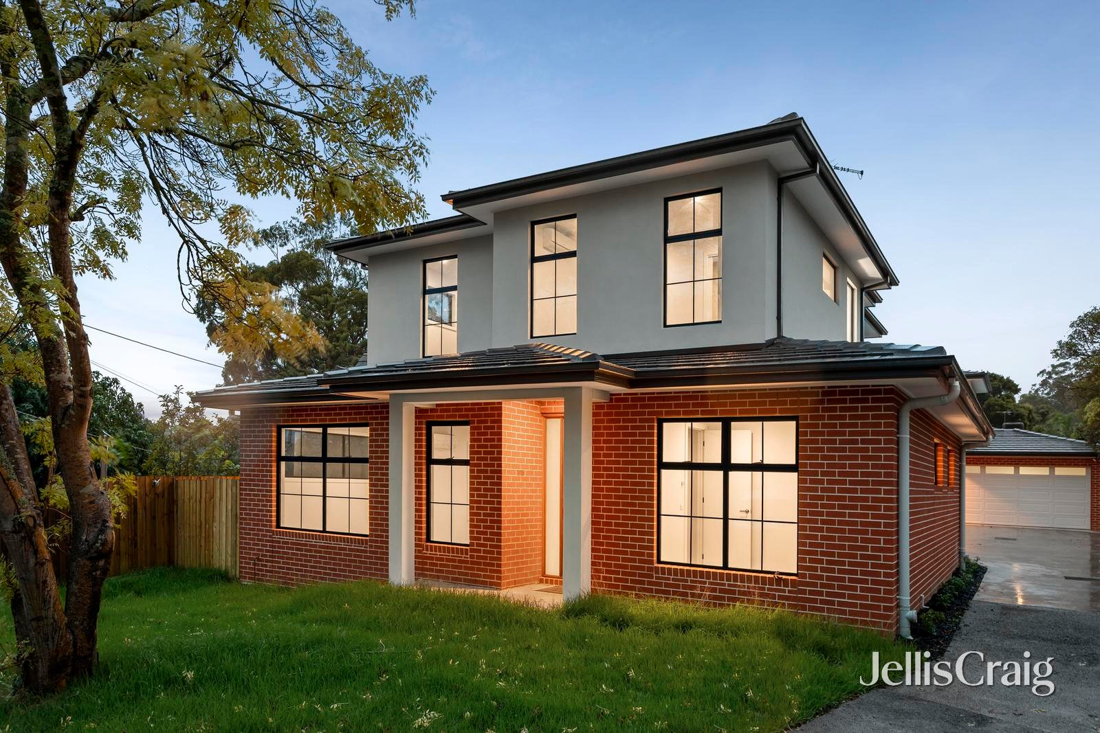 15 & 15A Shakespeare Avenue, Mooroolbark image 1