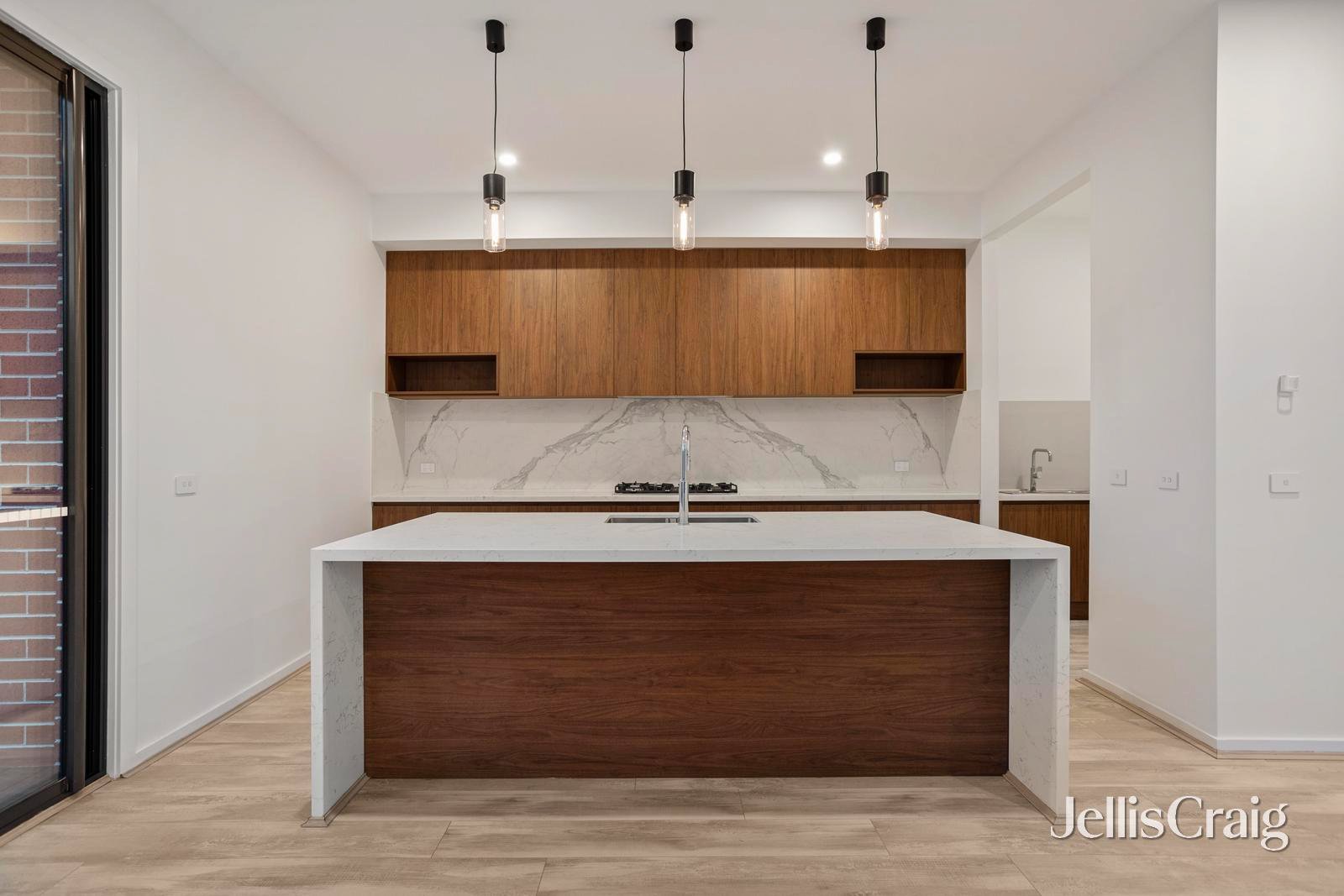 15 & 15A Shakespeare Avenue, Mooroolbark image 3