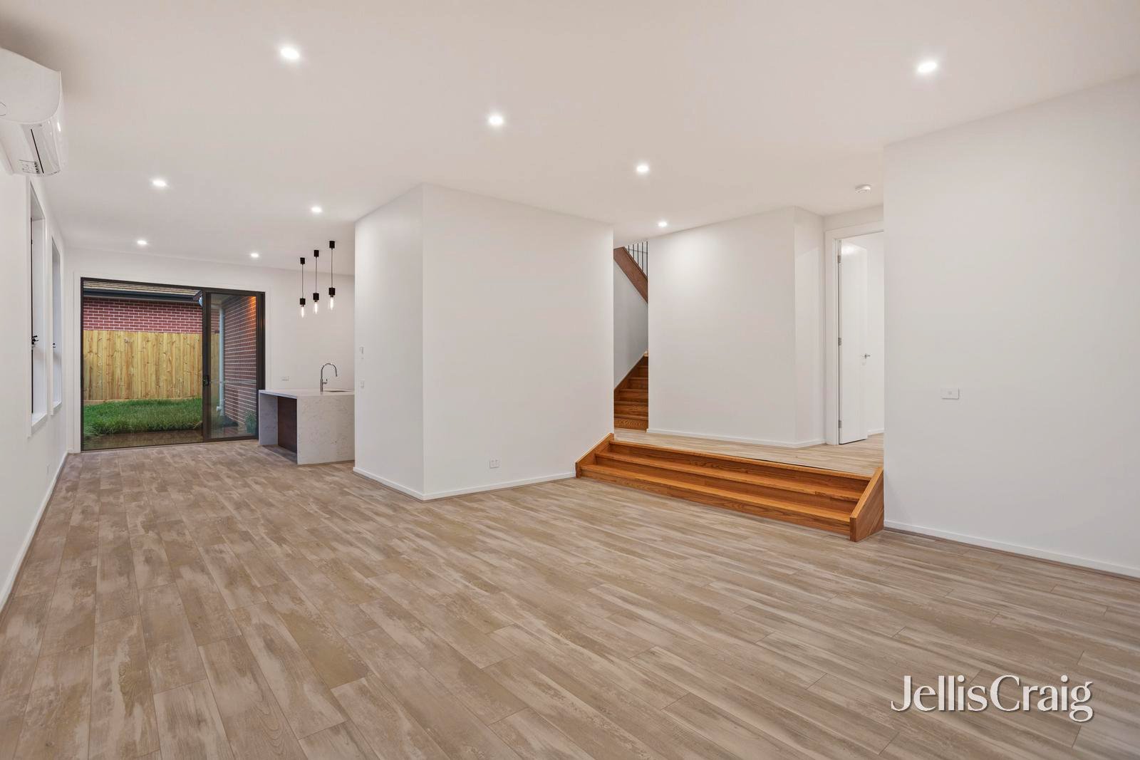 15 & 15A Shakespeare Avenue, Mooroolbark image 5